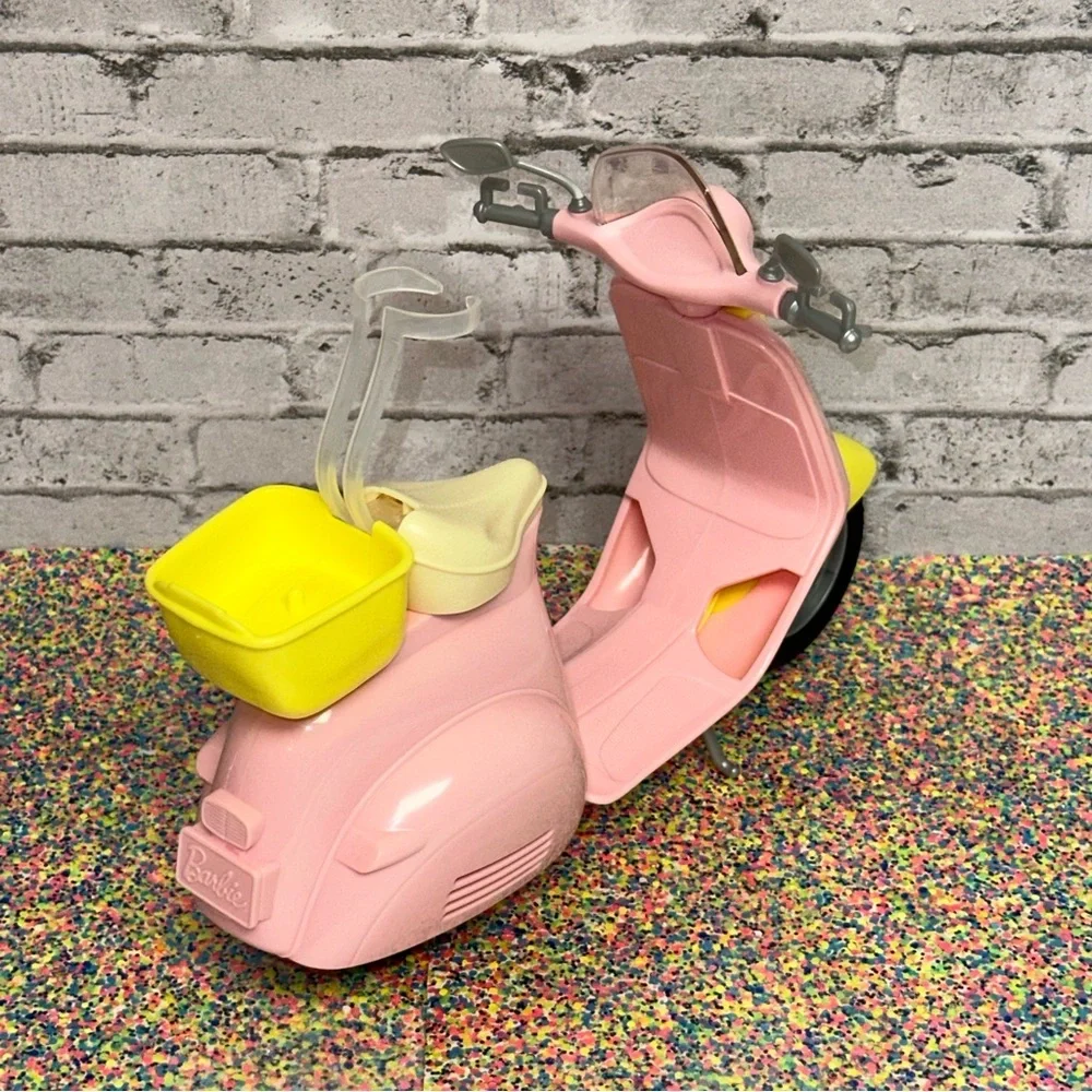Barbie 2016 Vespa Scooter Moped Motorcycle Bike Basket Pink & Yellow